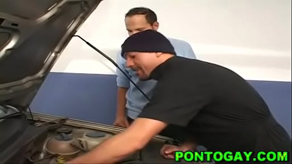 Manjando a Ferramenta do Mecânico Gay