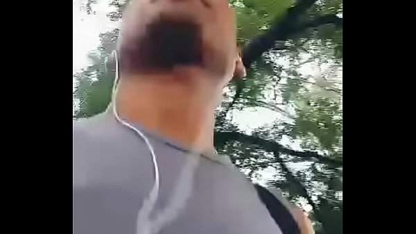 Mamada a vendedor callejero pijudo, amateur gay for pay