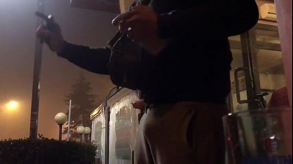 Bultote en el bar. (big bulge)