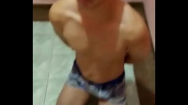 Cabeleireiro bicha foi dar ideia no Paupequenosp enquanto cortava e acabou sendo esculachado sem dó. Saiu bambo e me agradecendo. Depois o viadinho ainda mandou presente e implorou replay. OTÁRIO Kkkk