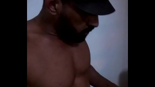 Macho dominador Castigando o submisso iniciante