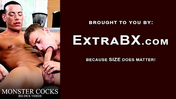 Threeway Gay Fuck in the Locker Room