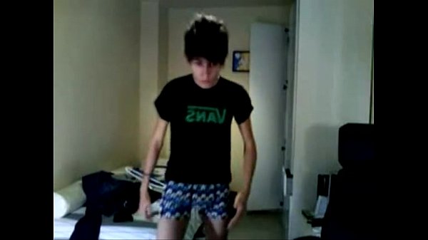 Twnik Emo Dude Puts On A Show