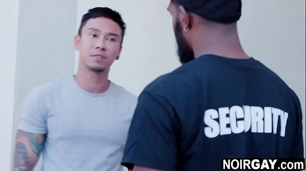 Black gay security fucks the suspect – interracial gay sex