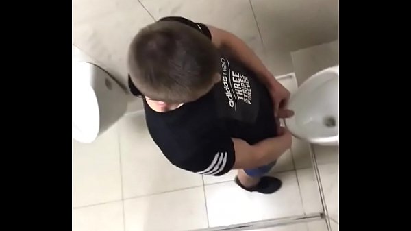 Boy pissing https://nakedguyz.blogspot.com