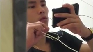 学生寮の便所 – MeloロゴTシャツ君 (old dormitory WC spycam, MELO T-shirts boy)