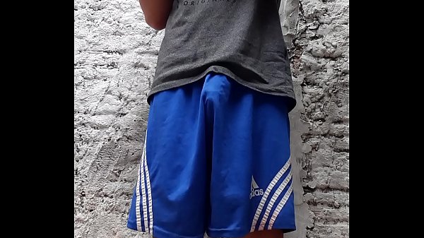 Fumando maconha e batendo uma