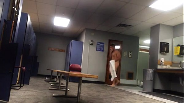 Punhetando no vestiário