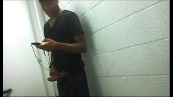 Rica pija negra contra la pared