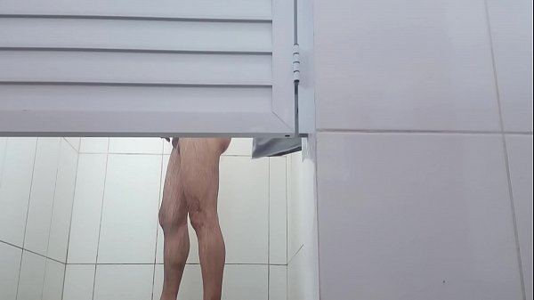 Caminhoneiro no banho