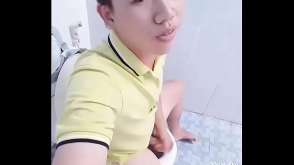 Đang đi làm , nứng quá vào WC suck lun, Asian gay couple