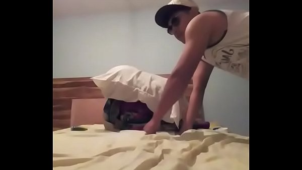 Devil Boy95 dándose placer en su habitación