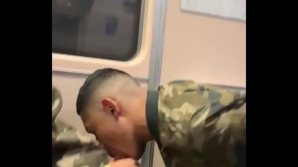 GifMamada en en el metro, gay porn video amateur