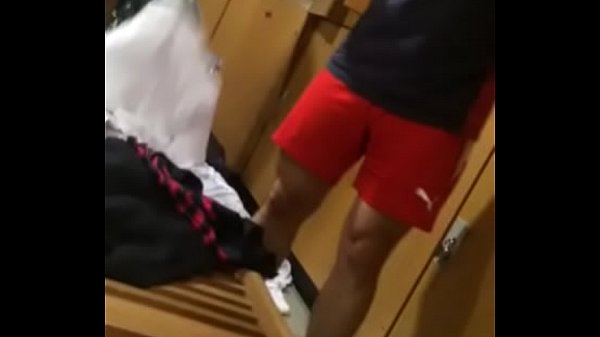 Gostoso pelado no vestiário