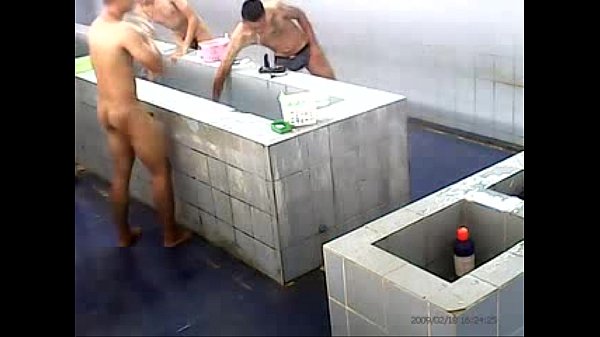 Lek ficando de pau duro na hora do banho