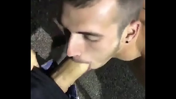 Mamando no Estacionamento
