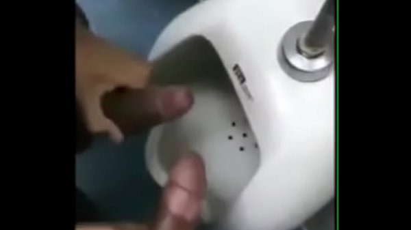 Nos banheiros, nem sempre os heteros, são heteros!