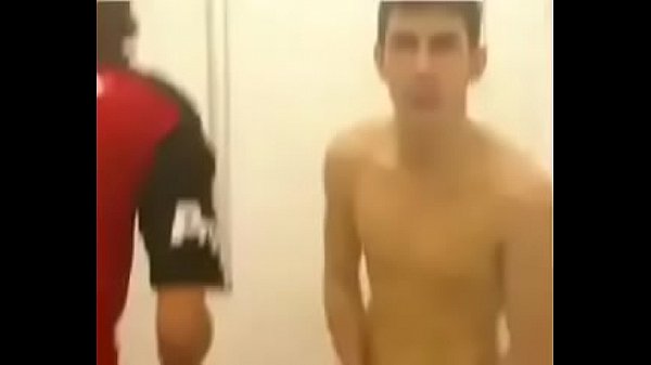 Pelados no vestiario e ducha