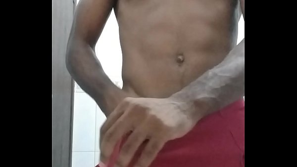 Punheta com vazada gostosa