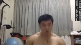 TAIWANESE GUY HAVE MUSCLES AND HE’S CUMMING – 小葉 ROCKY