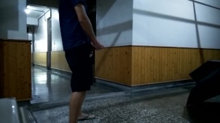 台灣大學生宿舍走廊打手槍 Taiwanese student jerking at the dorm