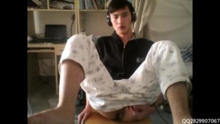 帅小哥在寝室被调教 1
