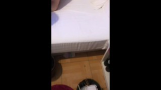 中年胖熊叔开始不想射，最后被猛吸忍不住了