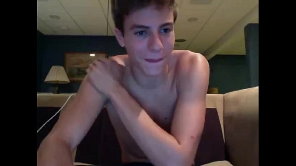 18 yo Show off on Webcam