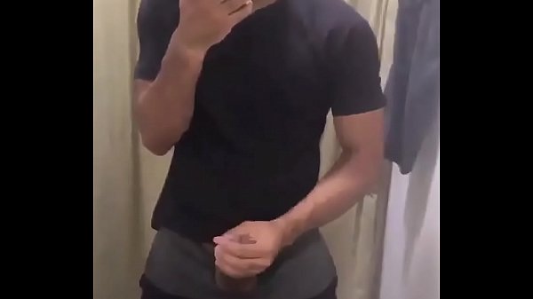 Moreno batendo punheta no provado da renner