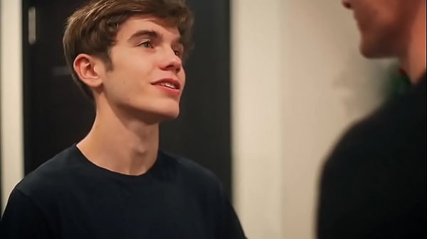 Presenteando o Namoradinho Na Noite de Natal (Metendo-lhe a Pica!)