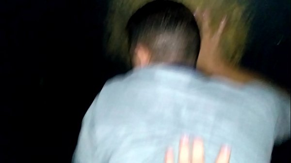 Comendo o amigo hetero nas cabines