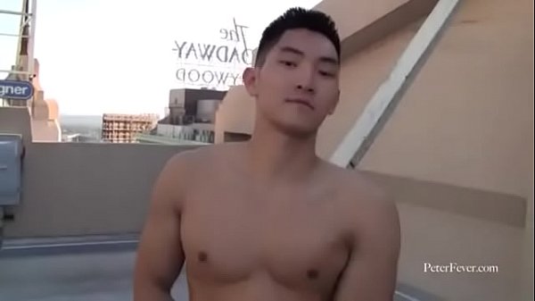 Anh áo đỏ show cặc