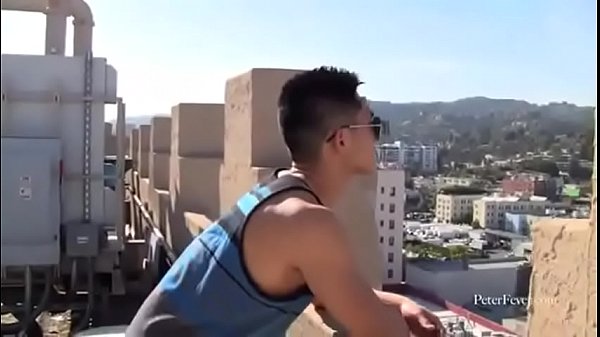 Anh trai show cặc ngoài trời