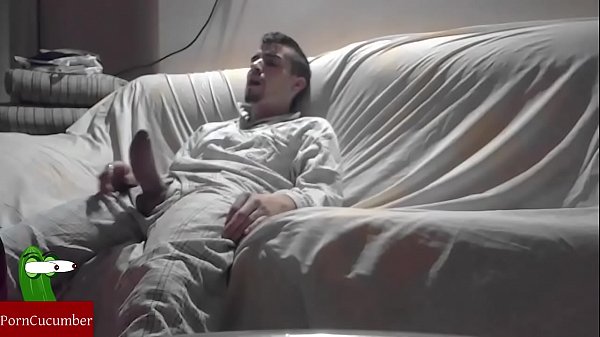 El tour de pajas de JotaDe Te Jode: Viendo la TV