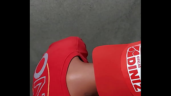 Flagra batendo punheta na rodoviária