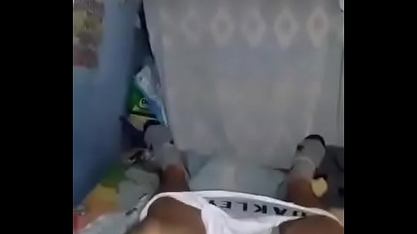 Flaite jalandosela en la cárcel Hetero engañado