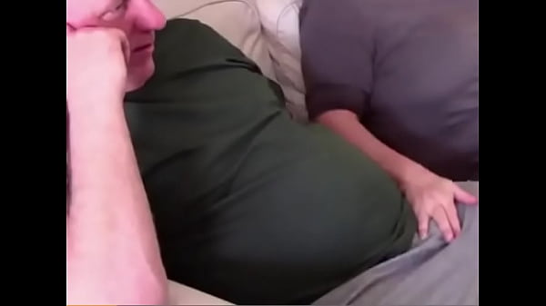 Hétero safado chamou gordinho viado pra assistir futebol e não recusou mão amiga