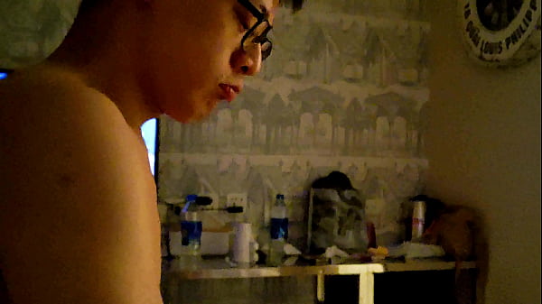 2020守銘長片〈背後視角：粗超過六許守銘的大屌幹人時屌包一直晃！〉FILMING BEHIND ME BAREBACKING A POWERFUL TAIWANESE TWINK!