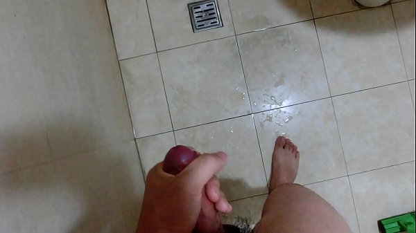 洗澡前來個紅龜頭大噴射~ 真爽!